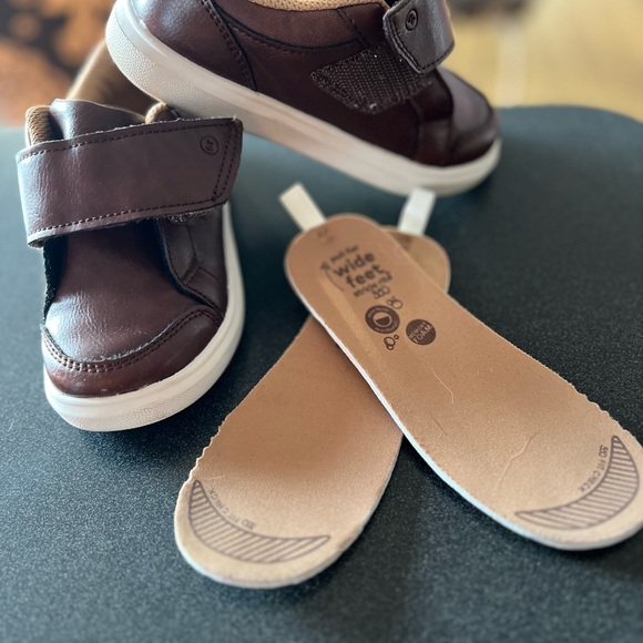 Stride Rite Brown Kids Sneakers with Velcro size 9 - Picture 1 of 7